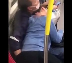 สาวเมาหลับโดนหนุ่มใหญ่แอบล้วงของลับบนรถไฟฟ้าMRT